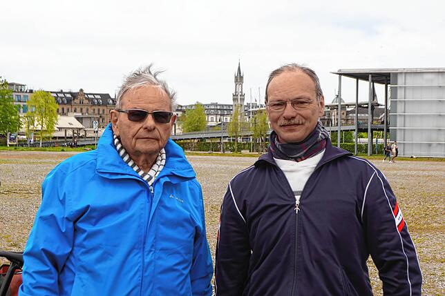 Willy Tandler aus Dingelsdorf und Wolfram Roth aus Litzelstetten sind beim Velopicknick dabei und finden die Aktion klasse.