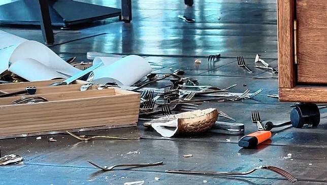 So sah es in besagtem Café in Brugg nach dem Überfall aus.