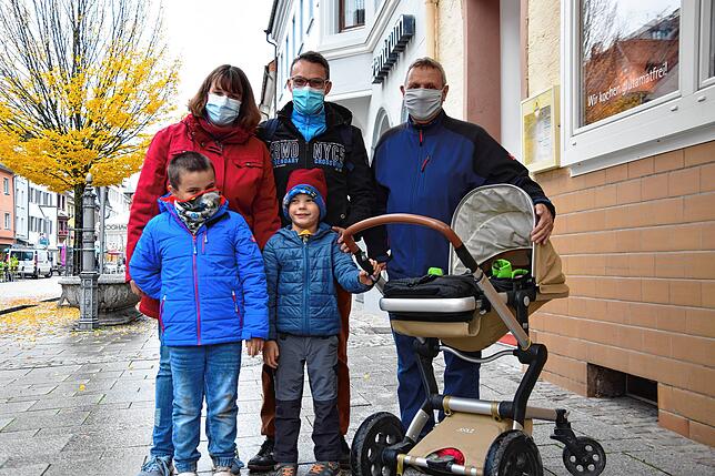 Familie Jäger macht derzeit Urlaub im Schwarzwald. Von links: Sandra Jäger mit Mann Christian sowie Schwiegervater Wolfgang Jäger.