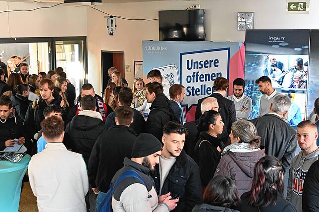 Auch am Südkurierstand konnten sich die Jugendlichen informieren. Beispielsweise zum neuen Bachelor-Studium Journalismus Plus. Dabei ...