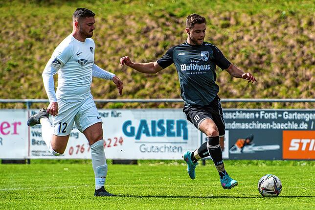 Bild 6: SV Waldhaus besiegt den SV Rheintal glatt mit 4:0 &ndash; und wir haben Bilder!