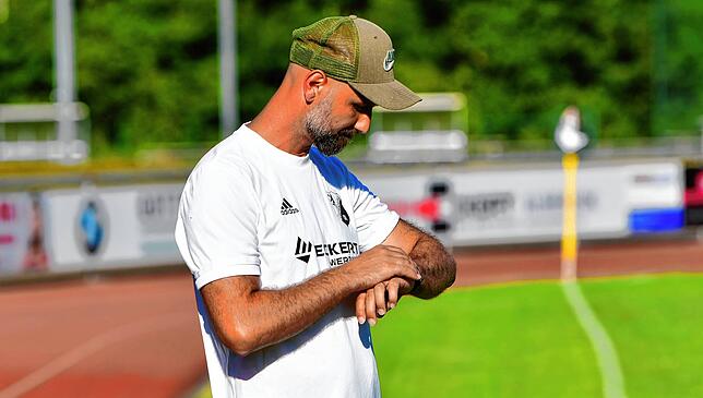 Zeit läuft davon: Trainer Branimir Sarenac weiß um die schwere Aufgabe bei der U23 des SV 08 Laufenburg.