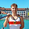 Auf Kurs Goldmedaille, das Ruder mit Konstanzer Wappen in der Hand: Der Konstanzer Paul Maissenhälter möchte bei der U23-WM im ...
