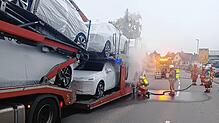 Die Feuerwehr musste am Donnerstagnachmittag die überhitzte Bremsanlage eines Sattelschleppers löschen.