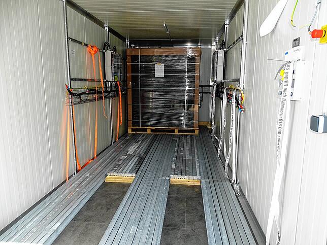 Die Trägerteile sind bereits transportsicher verstaut. Technik und Akkus folgen.