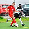 Während Leon Ratzer (links) mit dem SSC Donaueschingen noch um den Klassenerhalt kämpft, kann sich Modou Camara von der SG ...