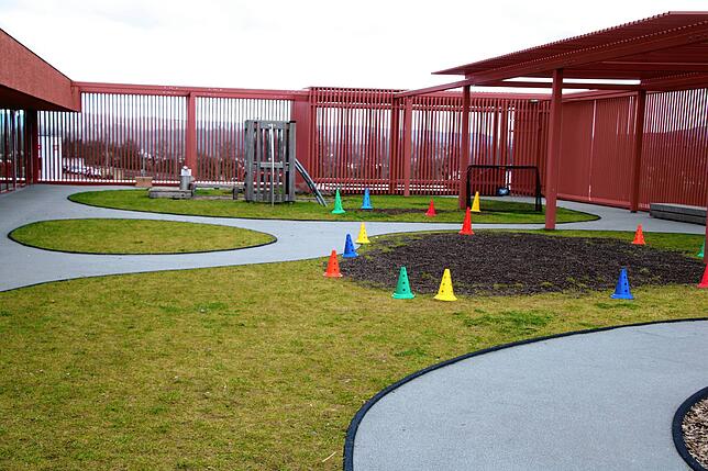 Ein Hingucker mit vielen Möglichkeiten ist die Außenanlage des Kindergartens auf dem Dach des Gebäudes.