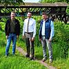 Sie freuen sich auf den Sanierungstart (von links) Volkmar Weber vom städtischen Tiefbauamt, Oberbürgermeister Erik Pauly und ...