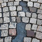 Ausgebesserte Stelle in der Kanzleigasse – eine typische Stolperfalle.