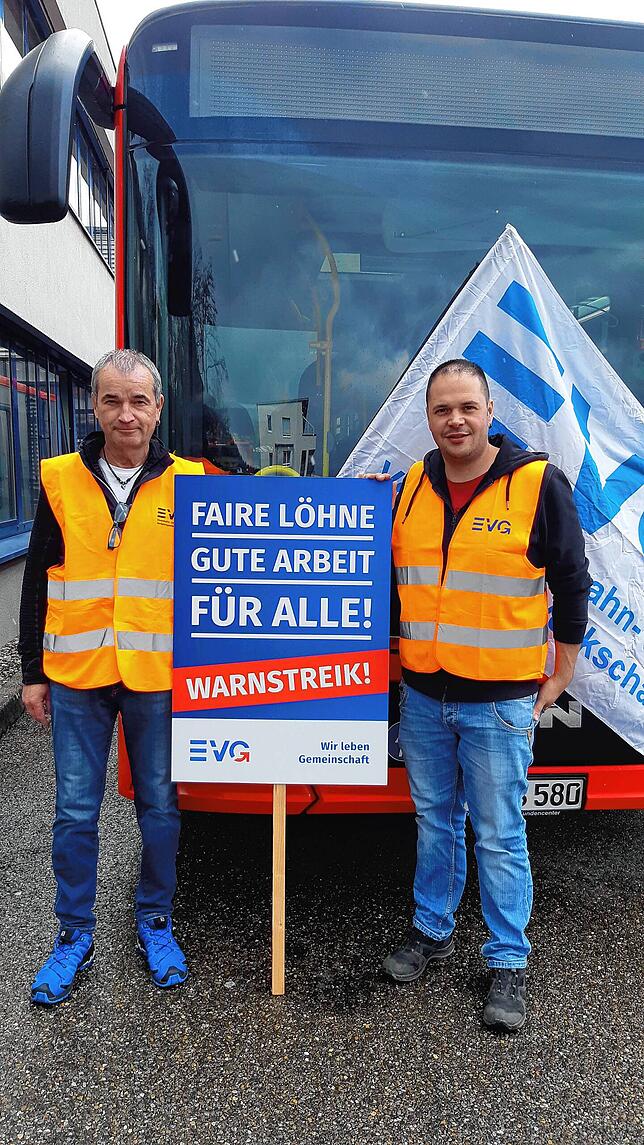 SBG-Streikleiter Markus Boll (links) und Streikposten Uwe Stehle.