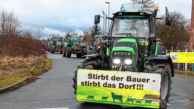Landwirte protestieren derzeit deutschlandweit &ndash; wie hier in Eisenberg &ndash; gegen die Sparpläne der Ampel-Koalition. Auch im ...