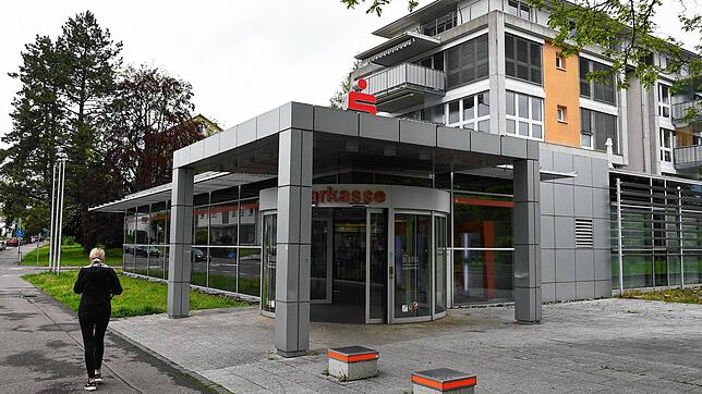 Die Sparkassenfiliale in der Hohenhewenstraße in der Singener Nordstadt: Die Sparkasse Hegau-Bodensee will diese als eine der ersten zu ...