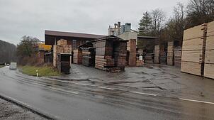 Das Sägewerk in Bühl befindet sich seit 1929 im Besitz der Familie Rothmund. Das Unternehmen liegt östlich von Riedern am Sand, ...