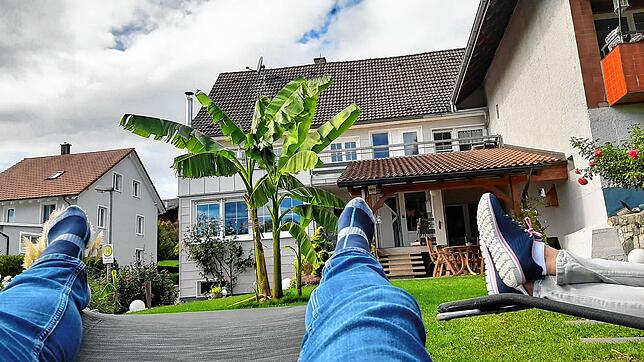 Wie im Urlaub in den Tropen: Relaxen mit Blick auf die schöne Bananenstaude – und das in Rechberg.