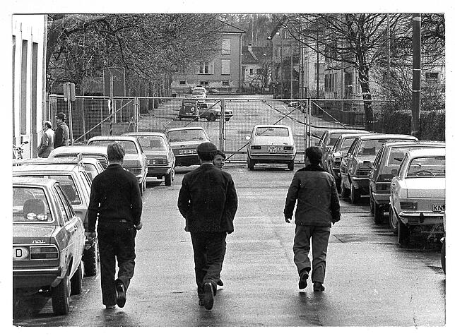 Hier war in der Regel kein Durchkommen: Der Grenzzaun in der Konstanzer Wiesenstraße in den 1980er-Jahren.
