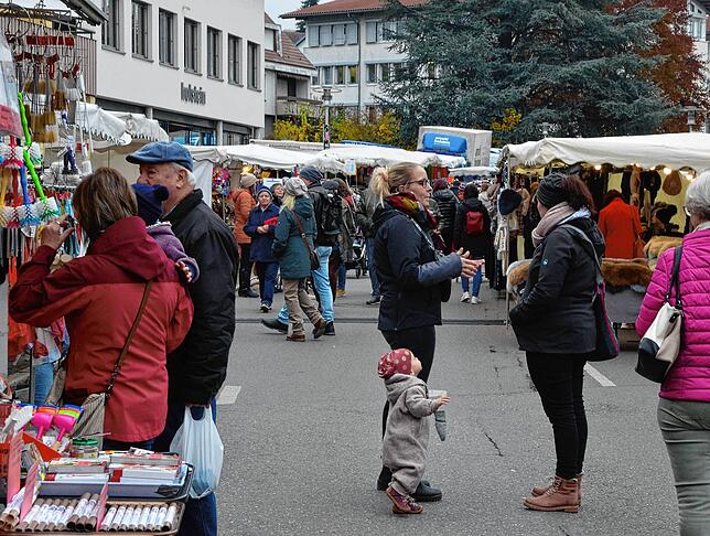 Proppevoll war die Stadt am Elisabethenmarkt-Wochenende. Vor allem auf den Krämermarkt am Montag strömten tausende Besucher aus Nah und ...
