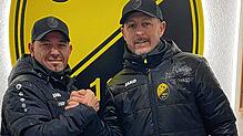 Weiter so: Beim SV Nöggenschwiel hat Ömür Cakar (links) dem Sportchef Daniel Bächle die Zusage für die Saison 2025/26 gegeben.