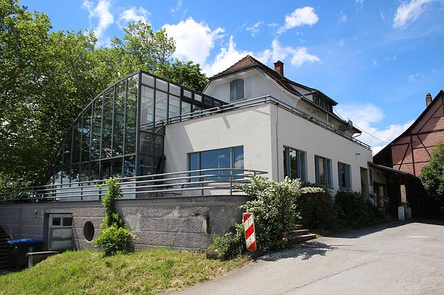 Das Wirtshaus am Gehrenberg in Markdorf. Im Hintergrund ist das Gebäude des Theaterstadels zu sehen.