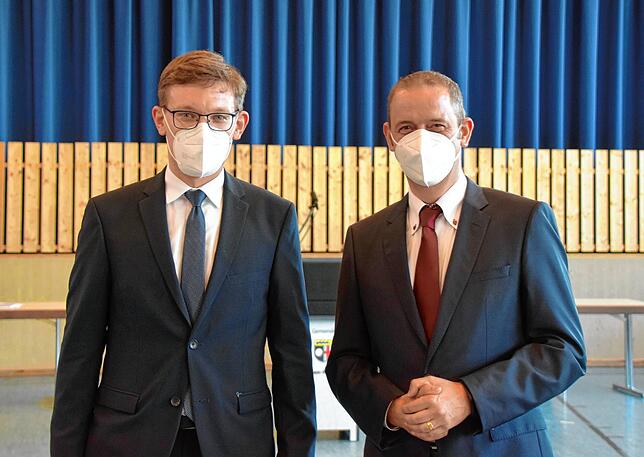 Marcus Röwer, Bürgermeister von Volkertshausen, und Stefan Keil, Bürgermeister von Orsingen-Nenzingen, bei Keils Amtseinführung.