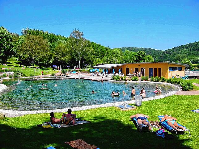 Die Naturbadeseeanlage in Eggingen wurde im Jahr 2001 eingeweiht.
