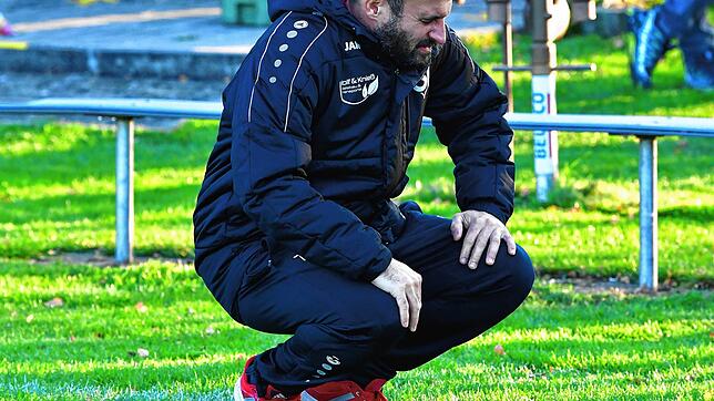 Leidenszeit: Marco Lohr vom SV Jestetten hofft, dass er am Samstag im Heimspiel gegen die U23 des FV Lörrach-Brombach zumindest auf der ...