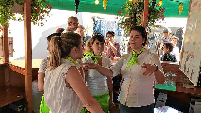 Wie Sandra Rommel, Juliane Eisenbach und Anna Struck (von links) bei einem früheren Fest werden auch dieses Jahr wieder Mitglieder der ...