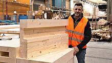 Bauleiter Mike Vivas im Schweizer Gossar: Hier werden Holzelemente für das Asisi-Panorama gefertigt.