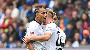 Etienne Amenyido narrte die KSC-Abwehr und traf zum 1:2.