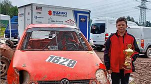 Ein nach strengem Reglement umgebauter 1,4-Liter-VW Lupo V16 mit 100 PS ist der Rennwagen, mit dem der 14-jährige Immendinger Mortiz ...