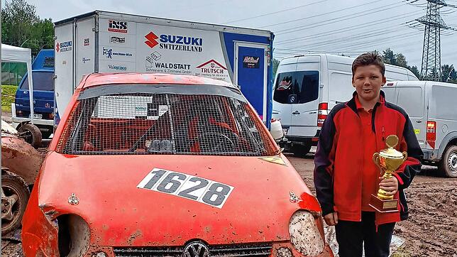 Ein nach strengem Reglement umgebauter 1,4-Liter-VW Lupo V16 mit 100 PS ist der Rennwagen, mit dem der 14-jährige Immendinger Mortiz ...