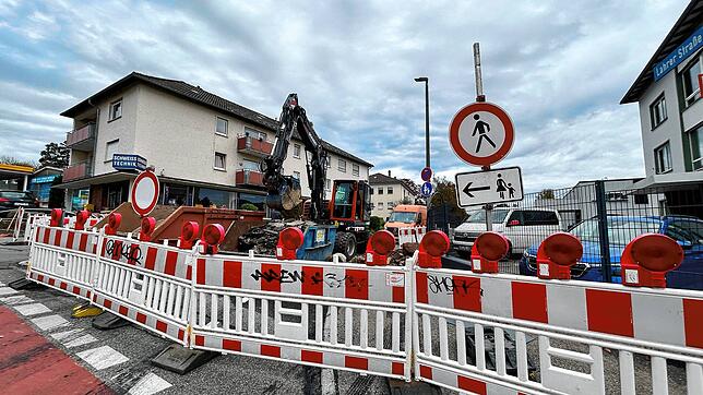 Die Lahrer Straße war schon 2024 zwei Mal wochenlang gesperrt – hier im Oktober. Für die Autofahrer bedeutete dies Umwege. Jetzt stehen ...