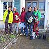 Sie gärtnern naturnah (von links): Angelika Kohler, Sybille Möbius, Doris Radau, Karin Leyhe-Schröpfer und Candida ten Brink. Bild: ...