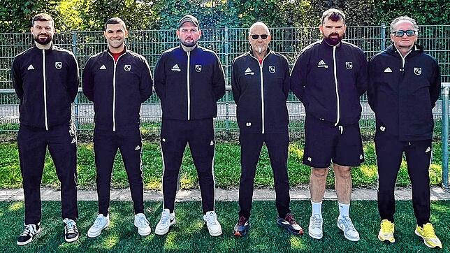 Gut aufgestellt: Torwarttrainer Kevin Zeller, Sportchef Kai Schillinger, Trainer Marvin Riede, Betreuer Berthold Heitz und Andreas ...