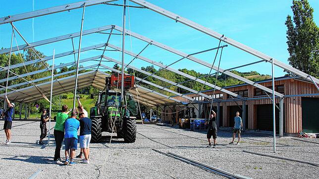 Bild : Volksfest-Saison startet endlich mit neuem Lager: So wird die Bohlinger Sichelhenke vorbereitet