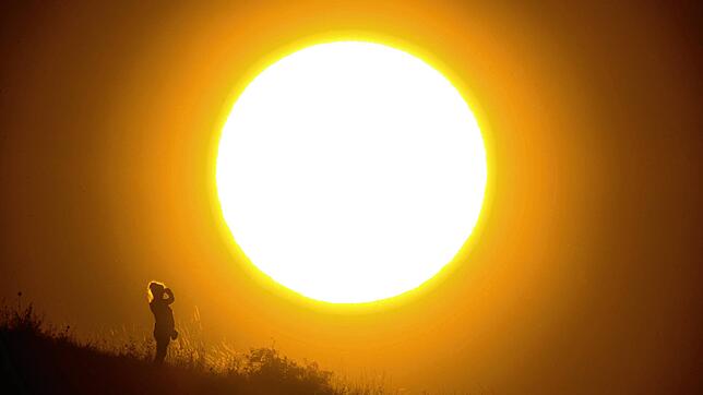 Seit Wochen bleibt der Regen aus, die Sonne scheint ununterbrochen. Die Sorge vor einem extrem heißen Sommer wächst.