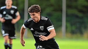 Nicolas Grieger trifft mit dem FC Öhningen-Gaienhofen auf den Landesliga-Rivalen SC Konstanz-Wollmatingen. Foto: Peter Pisa
