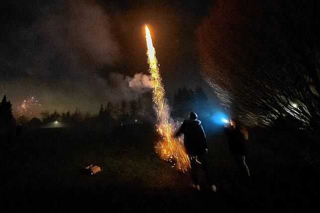 Aber irgendwo in der Stadt immer noch jemand eine Rakete übrig.
