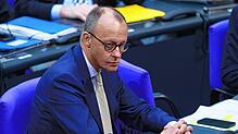 CDU-Chef Friedrich Merz auf seinem Platz im Bundestag.