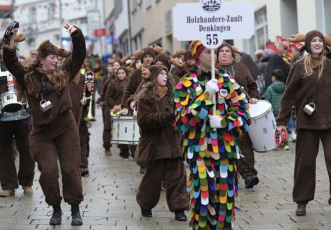 Die Holzhaudere-Zunft aus Denkingen hatte auch am Schluss des vierstündigen Umzuges noch richtig viel Power.