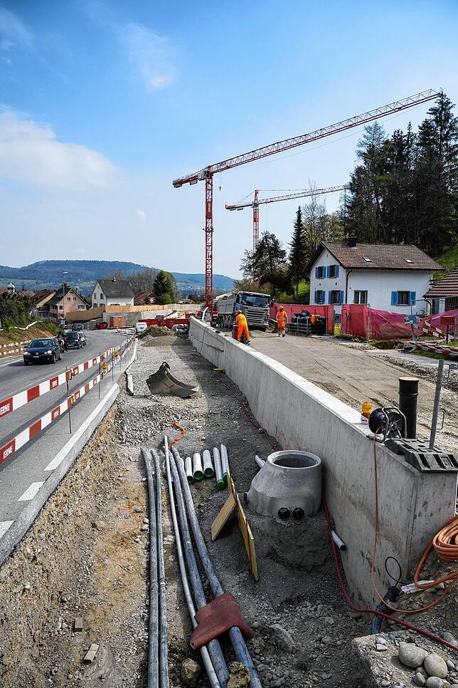Das 75 Millionen Franken teure Projekt soll ab Sommer 2023 den historischen Ortskern von Bad Zurzach vom Durchgangsverkehr entlasten.