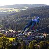 Olympiasieger Simon Ammann (Schweiz) im Anflug auf Hinterzarten bei der Qualifikation des Sommer Grand Prix Hinterzarten 2017.