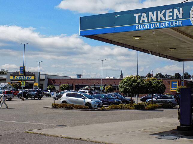 Das E-Center im Laufenpark heute. 2010 baute Edeka Südwest den Markt neu.