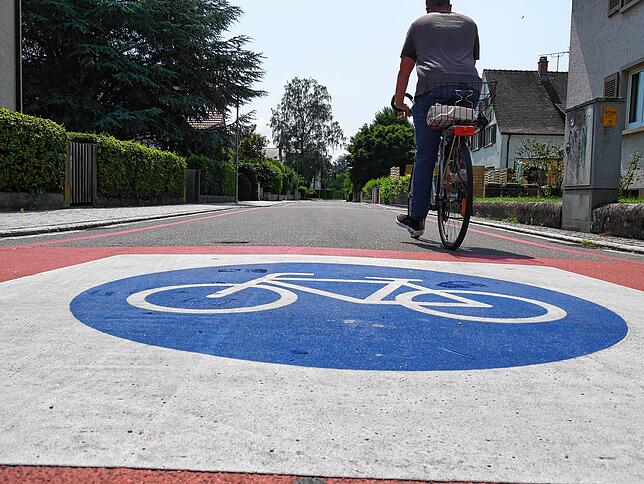 In Singen sind neue Fahrradstraßen in Planung. Eine soll die Innenstadt mit dem westlichen Teil Singens verbinden. Die andere die ...