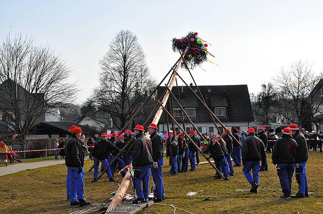 Bild 26: Narrenbaum in Leimbach – Umzug mit Tradition und Rast