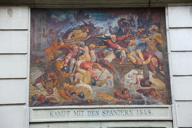 Im „Kampf mit den Spaniern 1548“ wird der Mut und der Kampfgeist der Konstanzer an der Wand verewigt. Verschwiegen wird ...