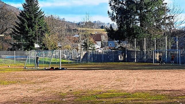 Hier: Bolzplatz/ Hartplatz zum Kicken neben Pumptrackanlage und neben Frankenmatt-Stadion im Stadionweg. Einer von sechs Bolzplätzen in ...