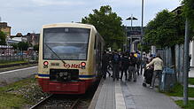 Dass Seehäsle am Stockacher Bahnhof: In der jüngsten Zeit häufen sich Beschwerden, dass der Nahverkehrszug morgens mit nur einem statt ...
