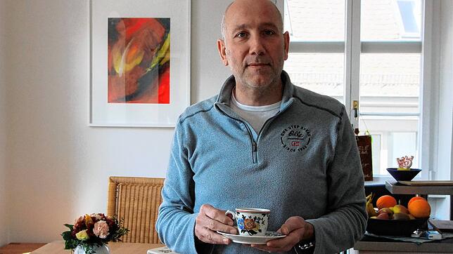 Für viele Menschen ist eine Tasse ein Alltagsgegenstand. Doch für den katholischen Pfarrer Heinz Vogel hat genau dieses Geschirr eine ...