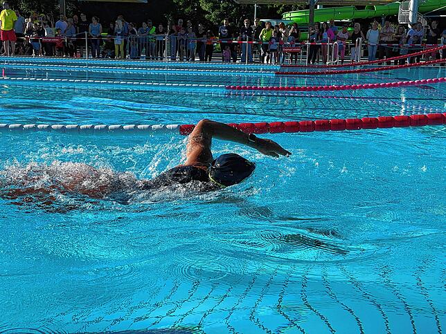 400 Meter Schwimmen galt es als erste Disziplin zu bewältigen.
