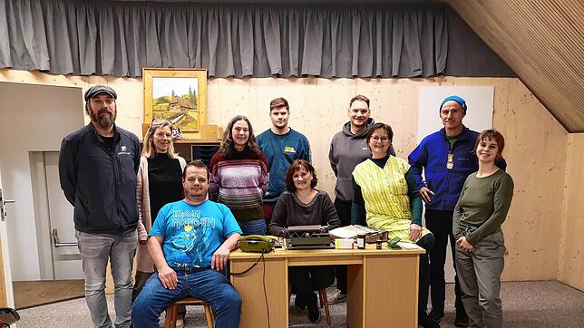 Die Akteure (von links): Johannes Sandrock, Karin Obrist, Holger Mutter, Angelika Rüd, Jonas Obrist, Petra Obrist, Patrice Mutter, ...